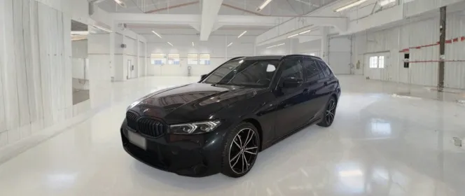 BMW Serie 3 Black Sapphire vista frontale