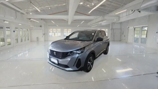 Peugeot 3008 Allure vista frontale