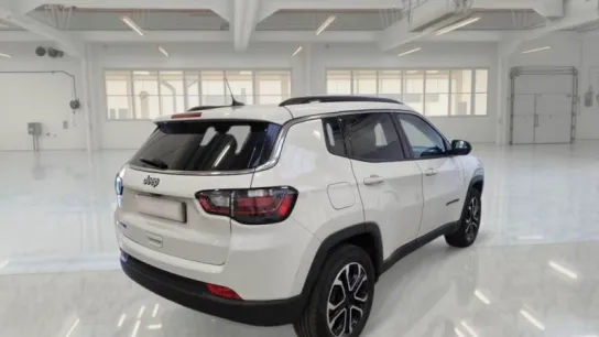 Jeep Compass Alpine White vista posteriore