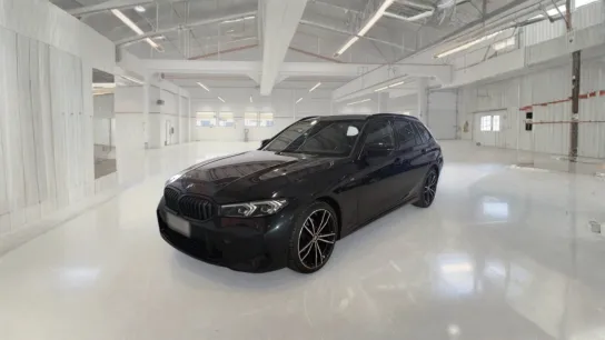 BMW Serie 3 Black Sapphire vista frontale