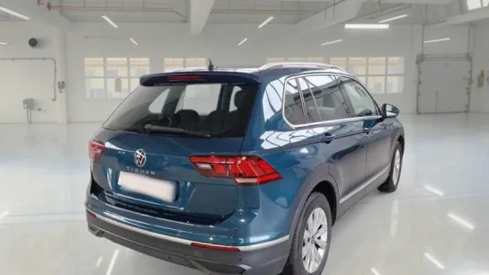 Volkswagen Tiguan Night Shade Blue vista posteriore