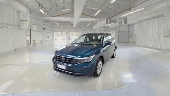 Volkswagen Tiguan Night Shade Blue vista frontale