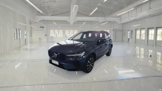 Volvo XC60 Plus Dark vista frontale